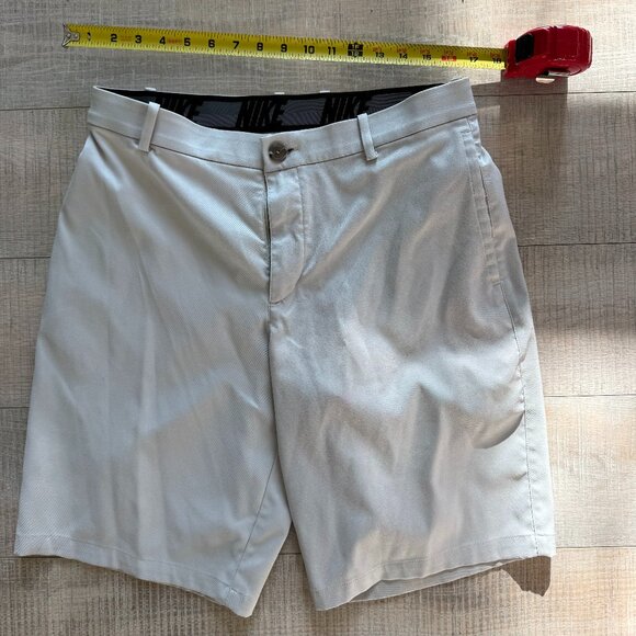 Nike Golf Shorts 32 - Picture 1 of 3